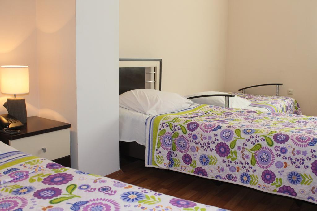 Max Comfort Hotel 库塔伊西 客房 照片