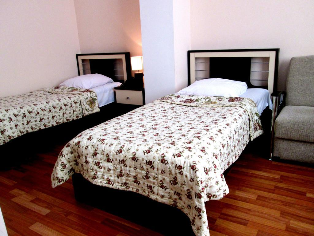 Max Comfort Hotel 库塔伊西 外观 照片