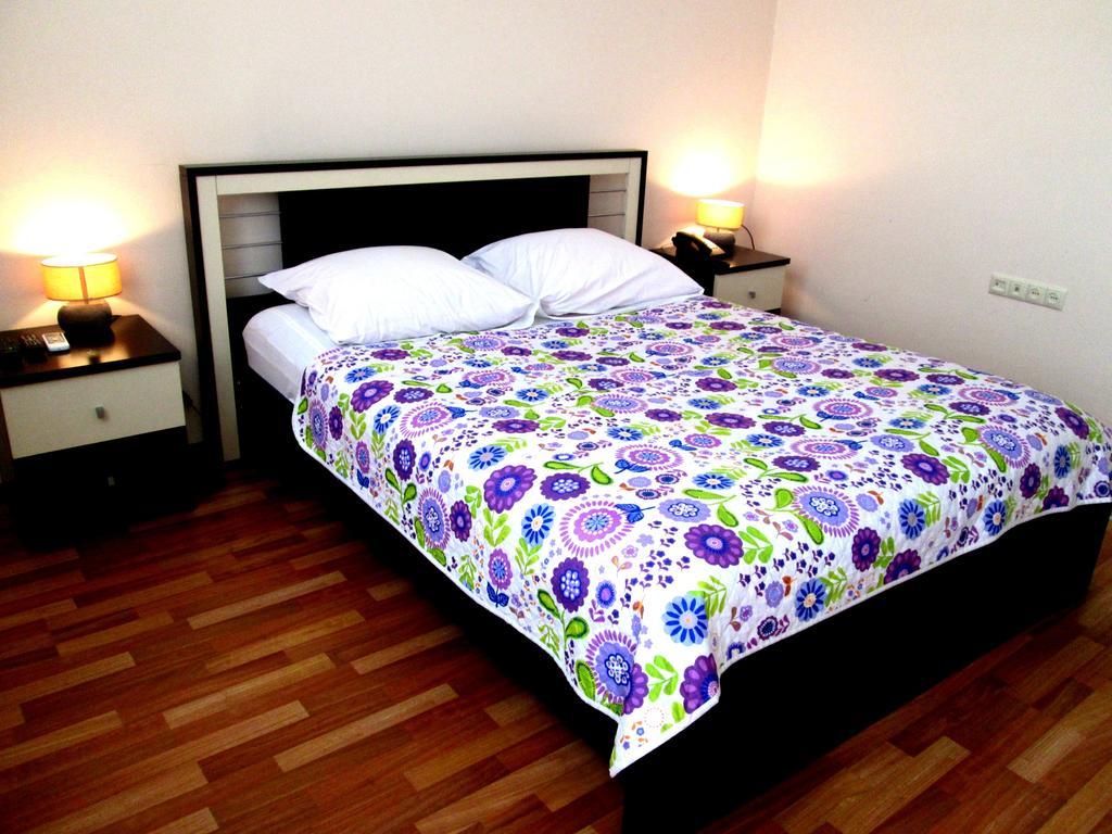 Max Comfort Hotel 库塔伊西 客房 照片