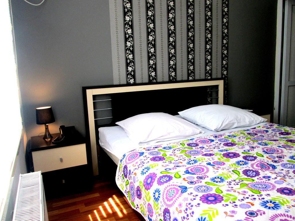 Max Comfort Hotel 库塔伊西 客房 照片