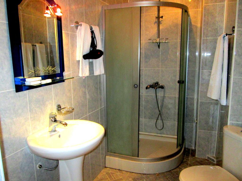 Max Comfort Hotel 库塔伊西 客房 照片