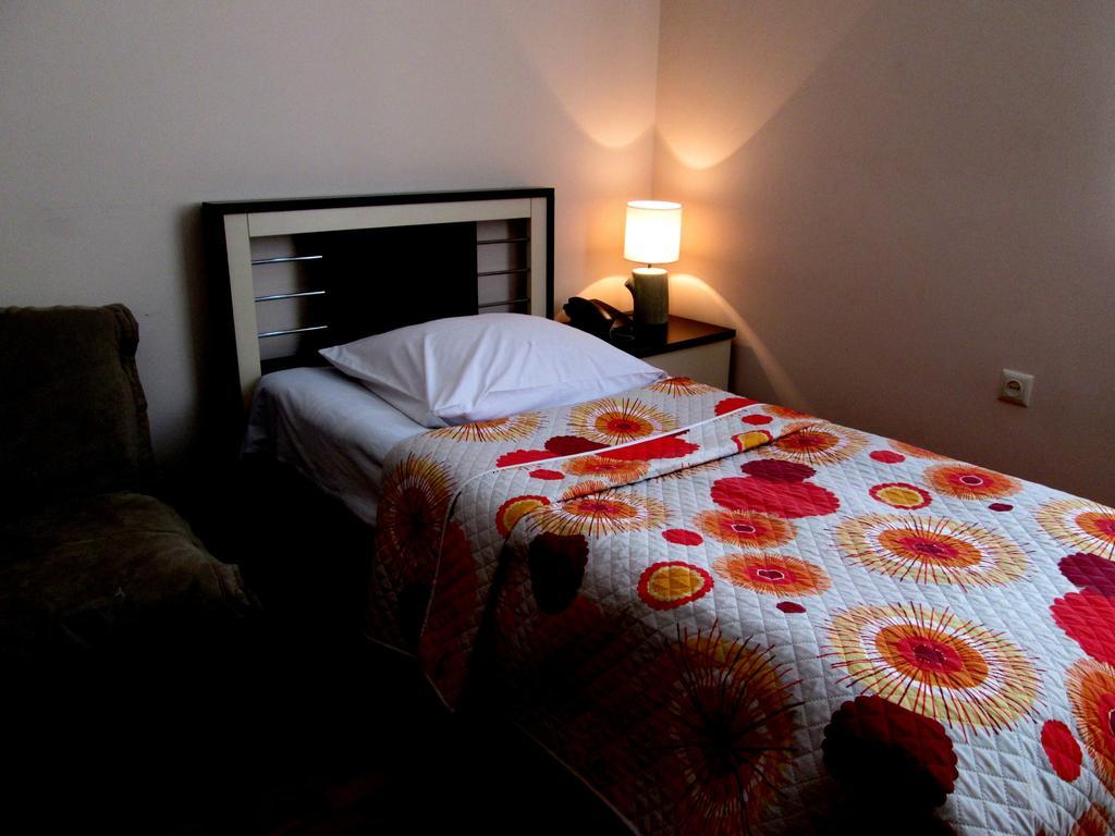 Max Comfort Hotel 库塔伊西 客房 照片